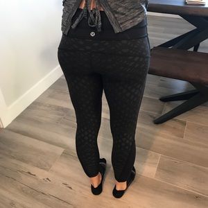 Lulu 7/8 tights- black and gray leopard print